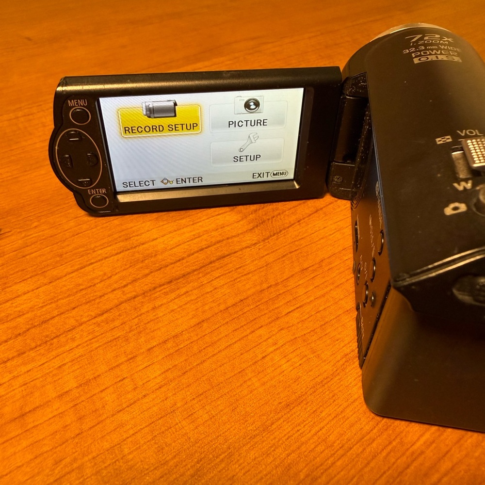 Panasonic HC-V201 Full
HD Video Camcorder
10MP 72x Zoom With Battery - Picture 9 of 14